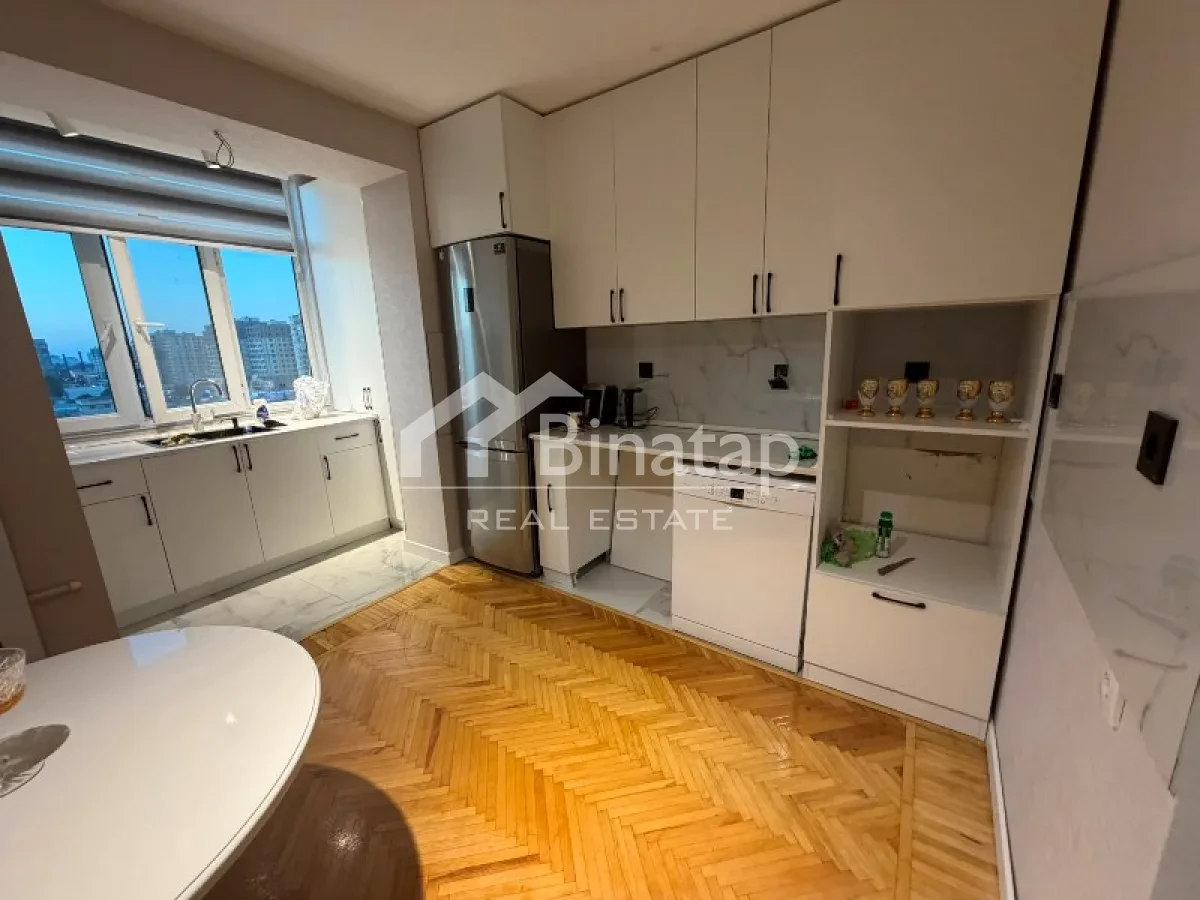 Satılır 3 otaqlı köhnə tikili 80 m², İnşaatçılar metrosu, Yasamal rayonu — Daire
