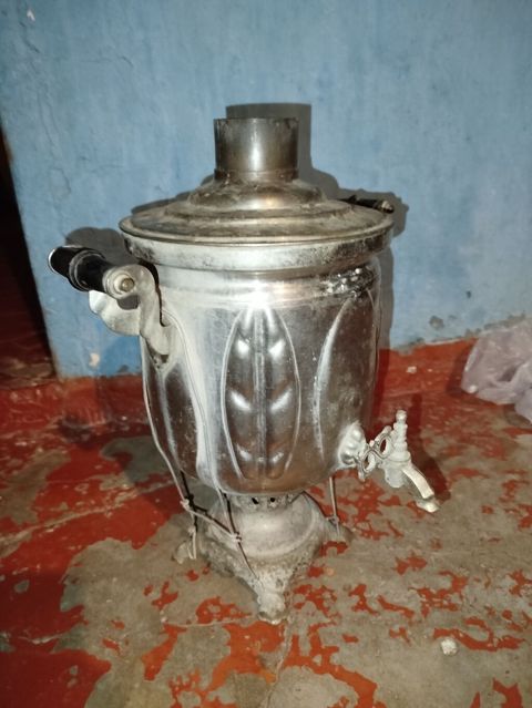 Samovar satılır, 4.5 litir tutumlu, şəkildəki kimi normal vəzyətdədir — 110 ₼ · Kürdəmir · Samovarlar Samovar satılır, 4.5 litir tutumlu, şəkildəki kimi normal vəzyətdədir — Kürdəmir