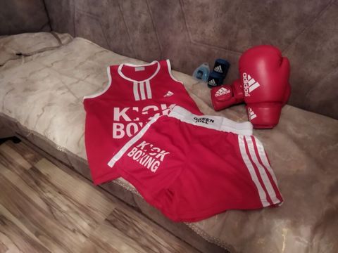 Kickboks üçün tam dəst M model 1 hefte geyinilib şəkildə ne görürsüzse — 45 ₼ · Bakı · İdman və istirahət Kickboks üçün tam dəst M model 1 hefte geyinilib şəkildə ne görürsüzse — Bakı