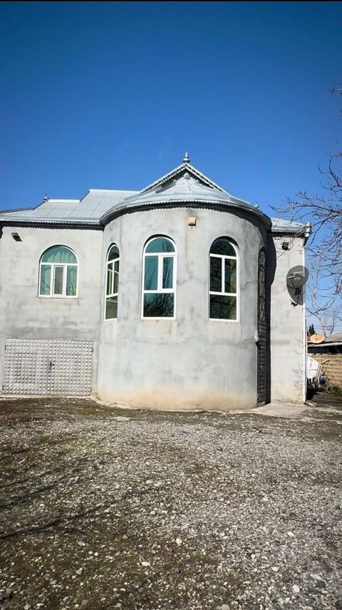Satılır 7 otaqlı həyət evi/bağ evi 300 m² — 70 000 ₼ · Bərdə · Ev, villa Satılır 7 otaqlı həyət evi/bağ evi 300 m² — Bərdə