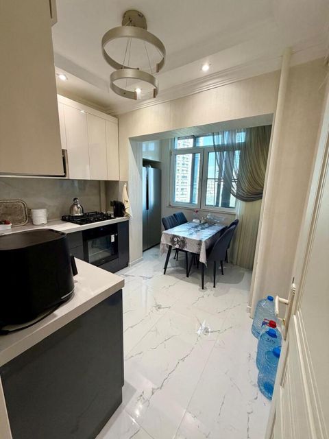 Satılır 2 otaqlı köhnə tikili 65 m² — Bakı