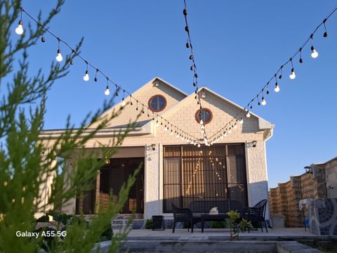 Həyət evi kirayə verilir, Oğuz r — Oğuz