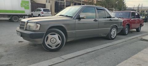 Mercedes-Benz 190 (W201): 2 l Sedan — 4 500 ₼ · Bakı · Avtomobillər Mercedes-Benz 190 (W201): 2 l Sedan — Bakı