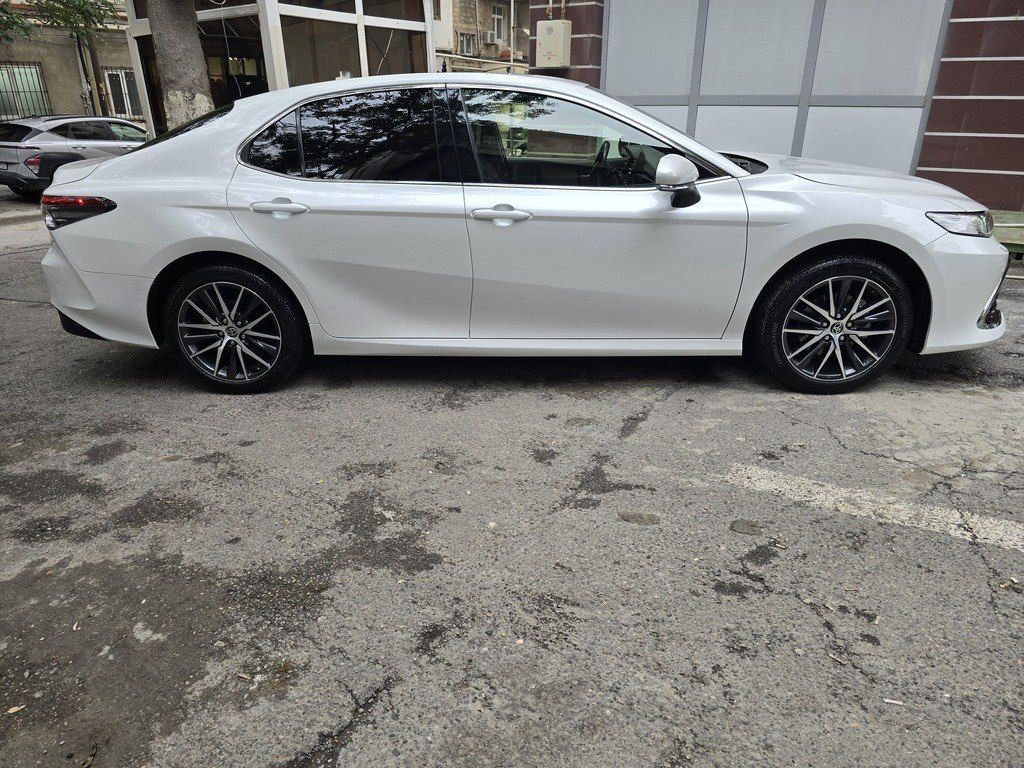 Toyota Camry, 2.5 L, 1.6 kWh, 2023 il, 40 700 km — Avtomobillər, Bakı (9)