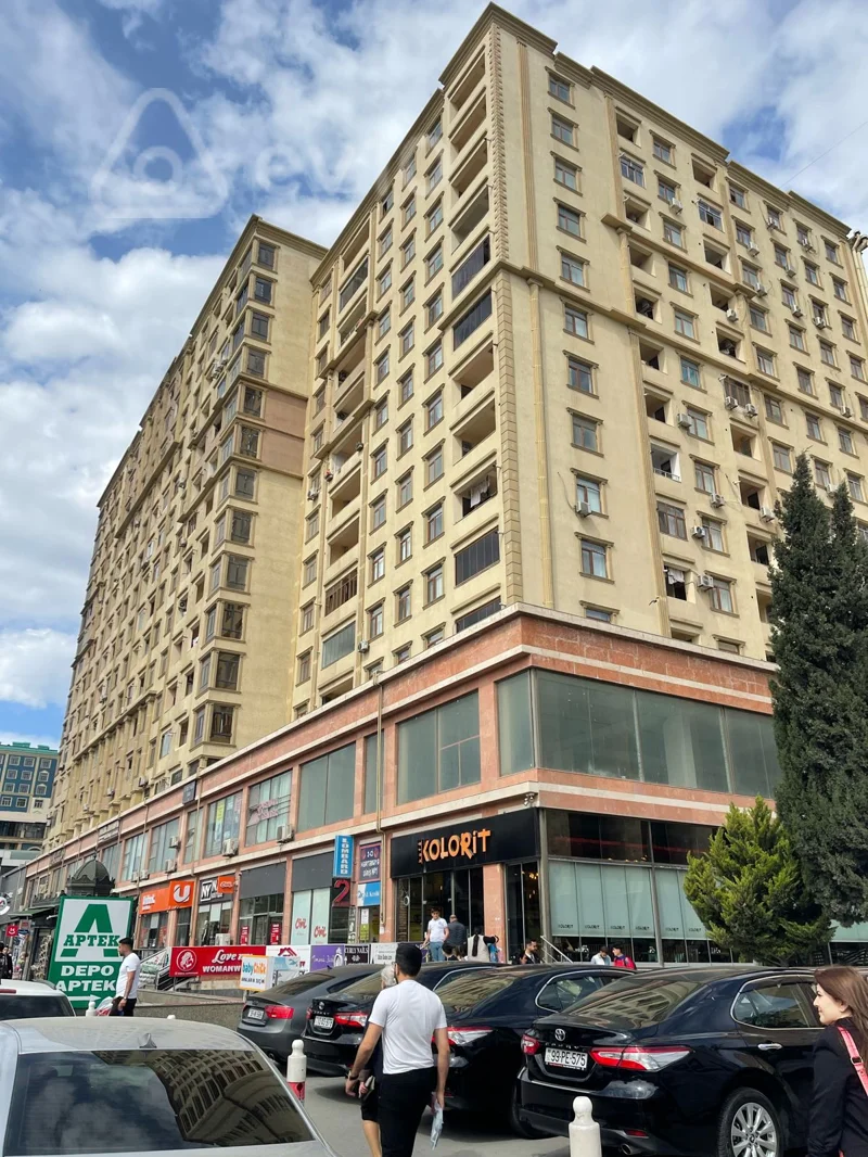 3 otaqlı mənzil, 85 m², İnşaatçılar metrosunun üstü — Bakı