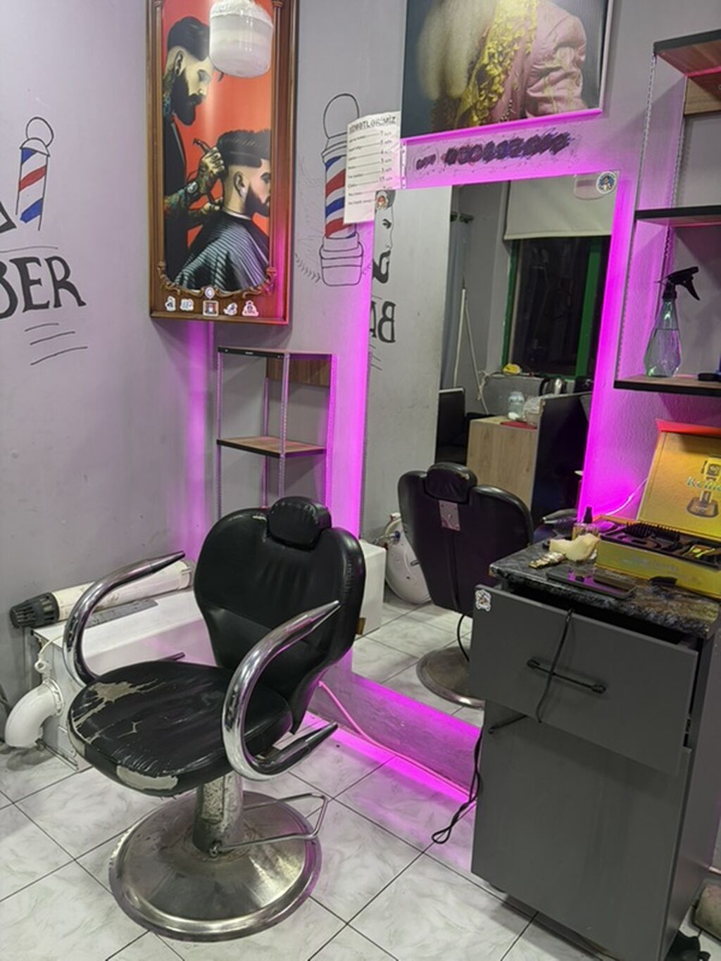 Salona kollektivlə işləçəyi bacarsan səliqəli əç işi olan berber — Salon mebeli, Sumqayıt
