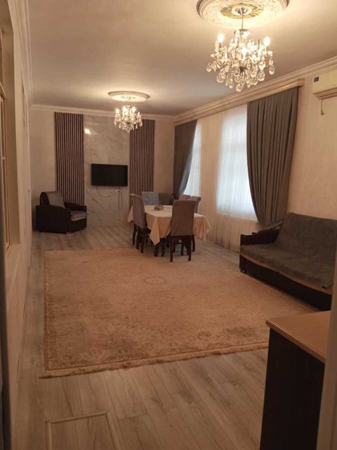 Satılır 4 otaqlı həyət evi/bağ evi 130 m² — Bakı