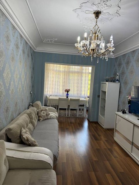 Satılır 3 otaqlı köhnə tikili 68 m² — Bakı