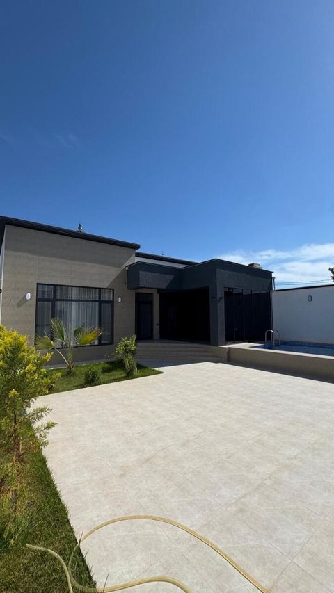 Satılır 4 otaqlı həyət evi/bağ evi 140 m² — 295 000 ₼ · Bakı · Ev, villa Satılır 4 otaqlı həyət evi/bağ evi 140 m² — Bakı
