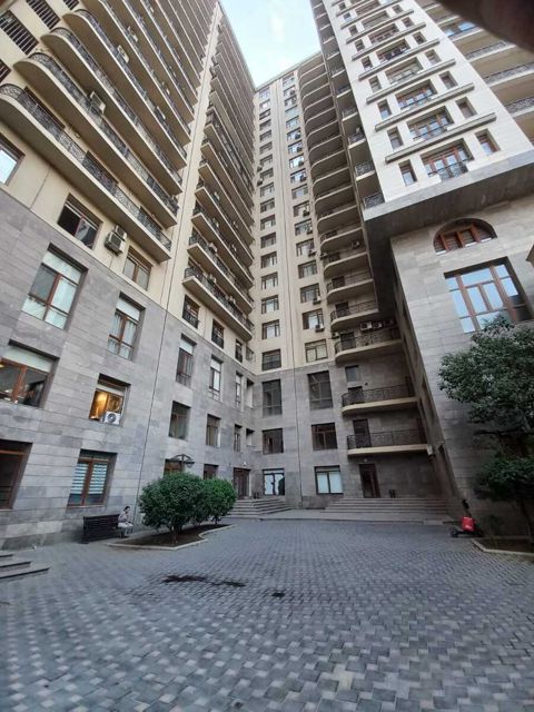 Satılır 3 otaqlı yeni tikili 168 m² — 550 000 ₼ · Bakı · Mənzil Satılır 3 otaqlı yeni tikili 168 m² — Bakı