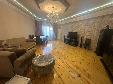 Satılır 4 otaqlı həyət evi/bağ evi 230 m² — 210 000 ₼ · Bakı · Ev, villa Satılır 4 otaqlı həyət evi/bağ evi 230 m² — Bakı