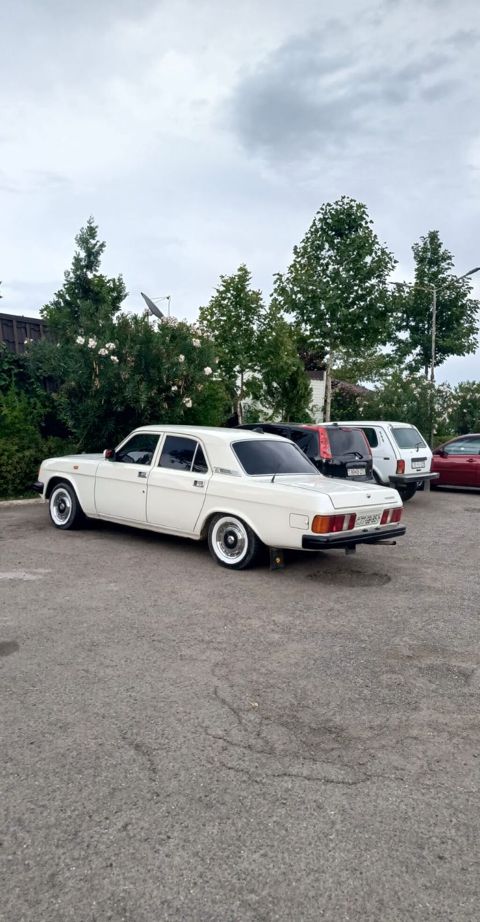 VAZ-24 “QAZ Volqa” klassik sedan - Kuzov: 4 qapılı sedan, ağ rəng — 3 500 ₼ · Bakı · Avtomobillər VAZ-24 “QAZ Volqa” klassik sedan - Kuzov: 4 qapılı sedan, ağ rəng — Bakı