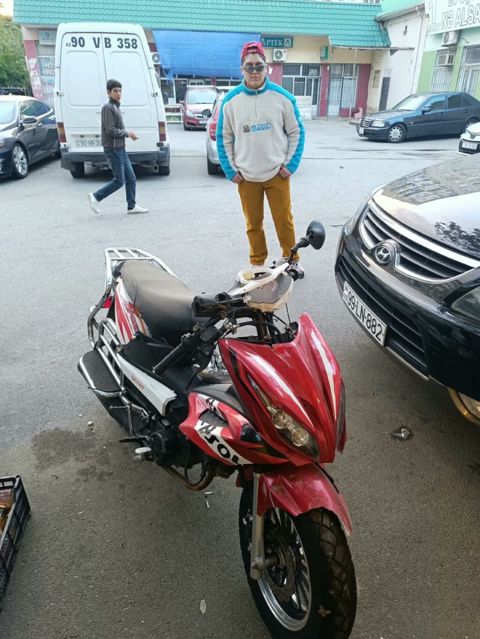 Satılır: skuter/moped “Sport” (üzərində “Repsol” tərzində qrafika) — 301 ₼ · Bakı · Mopedlər və skuterlər Satılır: skuter/moped “Sport” (üzərində “Repsol” tərzində qrafika) — Bakı