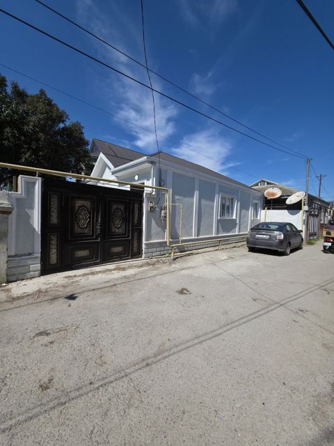 Satılır 4 otaqlı həyət evi/bağ evi 100 m² — 185 000 ₼ · Bakı · Ev, villa Satılır 4 otaqlı həyət evi/bağ evi 100 m² — Bakı
