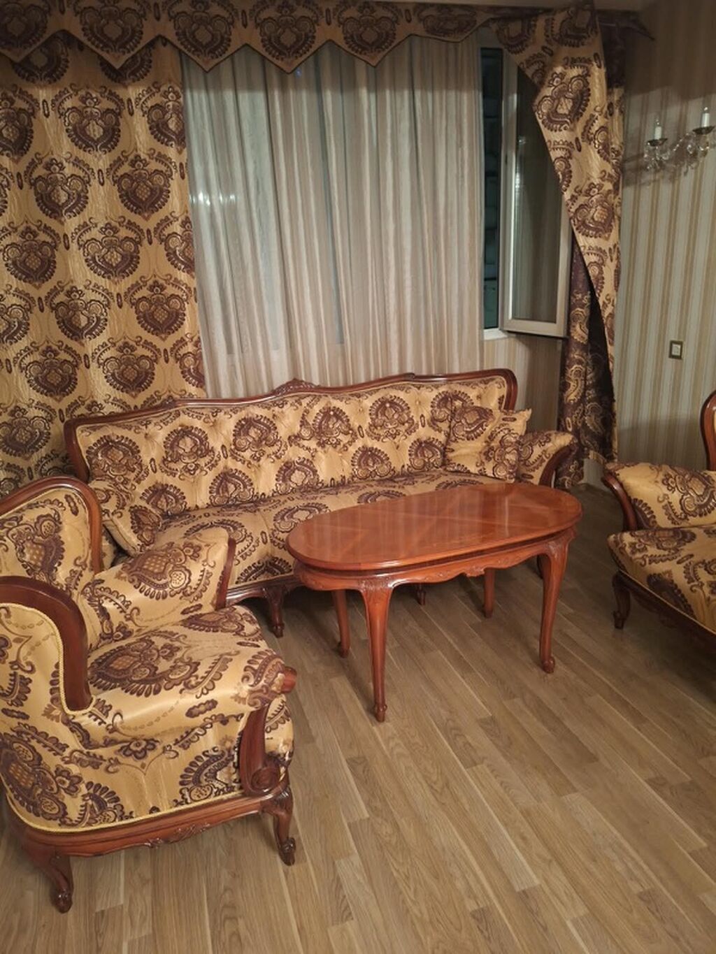 Klassik üslubda qonaq otağı mebeli dəsti - Tərkib: 1 divan, 2 kreslo — Qonaq otağı üçün, Xırdalan