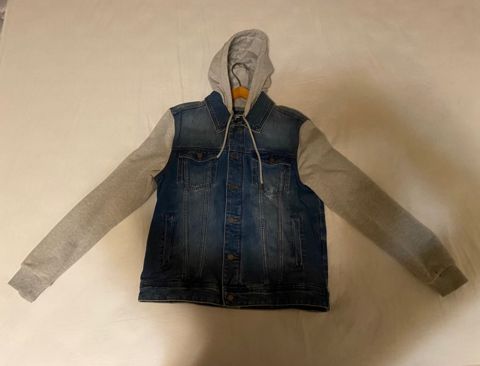 Gödəkçə — 40 ₼ · Bakı · Geyim, ayakkabı, aksesuarlar Gödəkçə — Bakı
