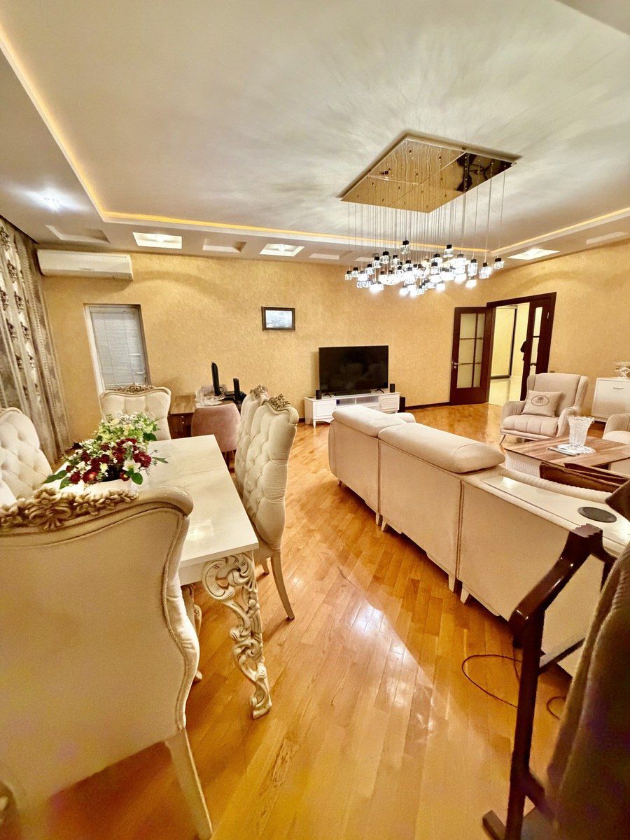 Satılır 4 otaqlı yeni tikili 200 m² — Mənzil, Bakı (2)