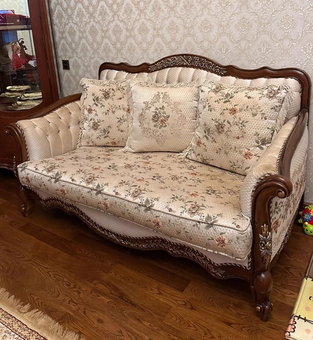 Klassik üslubda 3 nəfərlik divan - Material: Təbii ağac karkas, ceviz — Divanlər, Masazır (2)
