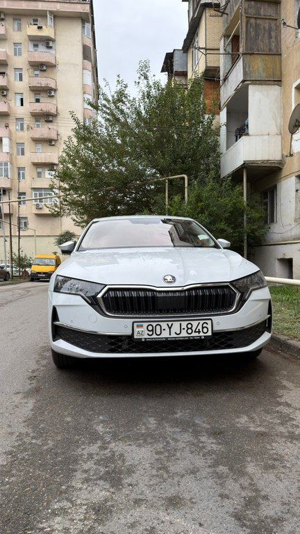 Skoda Octavia, 1.4 L, 13 kWh, 2024 il, 33 000 km 90-YJ-846 — Avtomobillər, Bakı
