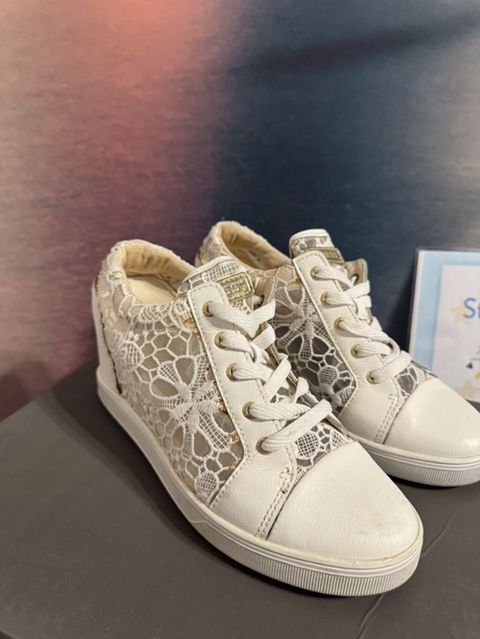 Guess firmasi razmer 38-39 — 8 ₼ · Bakı, Nərimanov · Krosovka Guess firmasi razmer 38-39 — Bakı