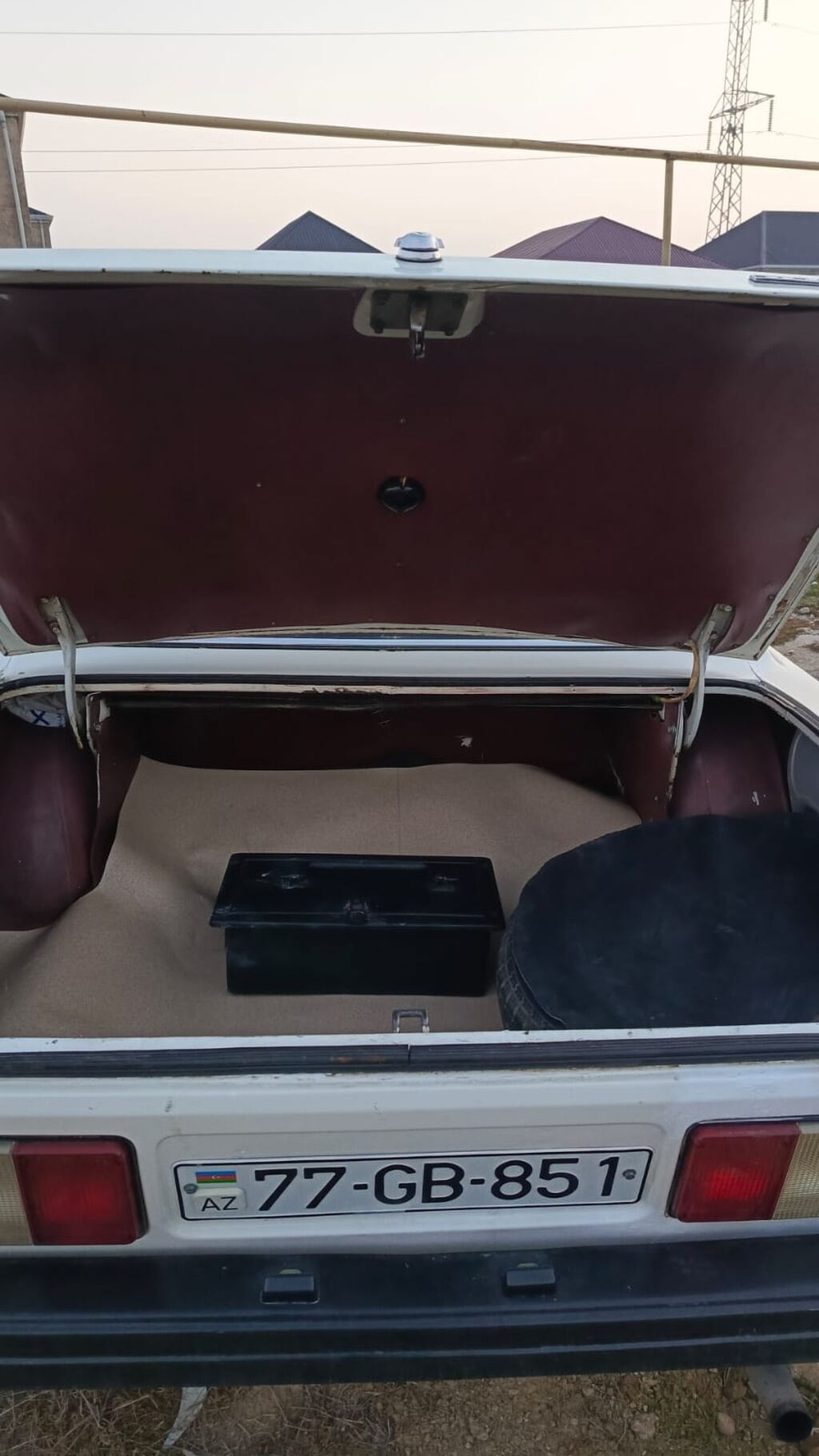 VAZ-24 “QAZ Volqa” klassik sedan - Kuzov: 4 qapılı sedan, ağ rəng 77-GB-851 — Avtomobillər, Bakı (6)