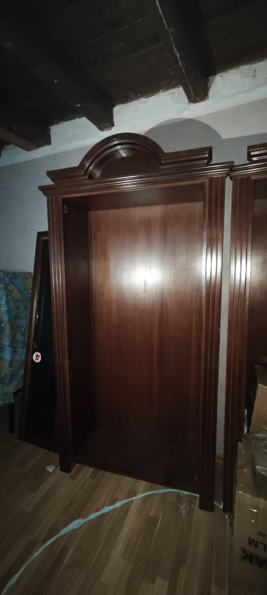 Klassik dizaynlı iri ölçülü qarderob korpusu - Material: tünd qoz — Şkaflar, Bakı (3)