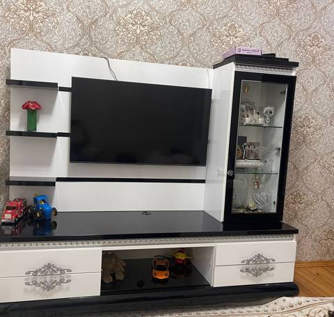 İşlənmiş, Düz TV altlığı, Polkalı, Şüşəli — Теледидар тумбалары және стендтер
