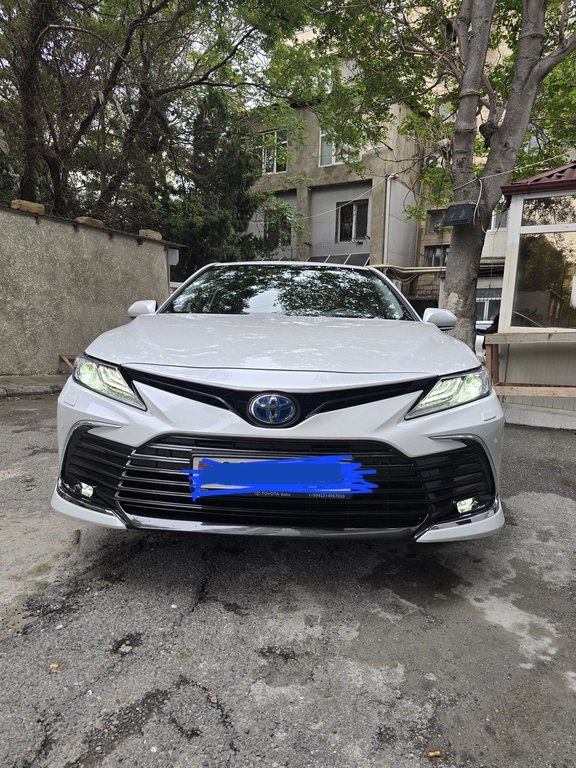 Toyota Camry, 2.5 L, 1.6 kWh, 2023 il, 40 700 km — Avtomobillər, Bakı