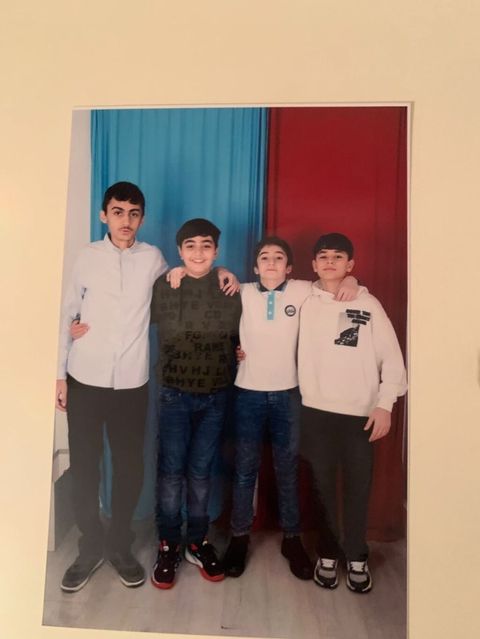 Studiya fotoşəkili çəkilişi xidməti - Məkan: studiya fonları (mavi və — Bakı