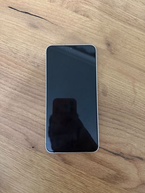 Samsung Galaxy S24+, 256 GB, rəng - Bej, Simsiz şarj — 899 ₼ · Bakı · Samsung Samsung Galaxy S24+, 256 GB, rəng - Bej, Simsiz şarj — Bakı
