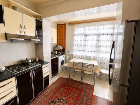 Satılır 3 otaqlı köhnə tikili 90 m² — Bakı