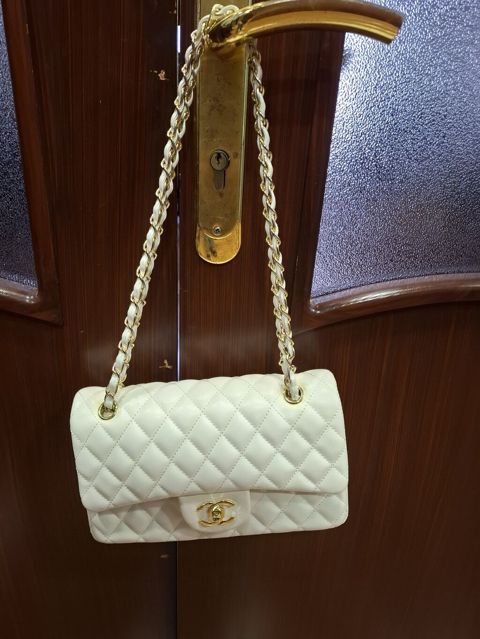 Ağ rəngli, quilted (romb tikişli) zəncir saplı çiyin çantası — Bakı