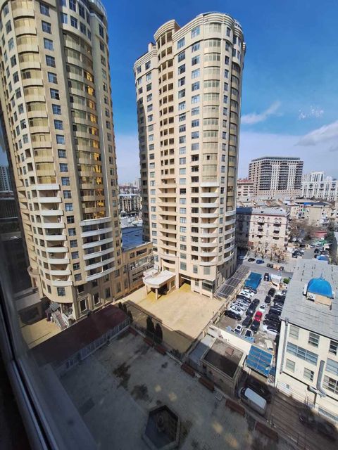 Satılır 3 otaqlı yeni tikili 160 m² — Bakı