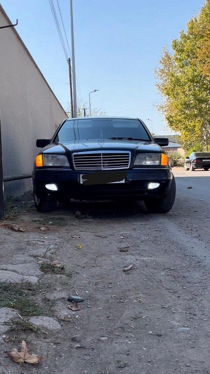 Mercedes C 180, 1.8 L, 1995 il, 328 000 km — Salyan