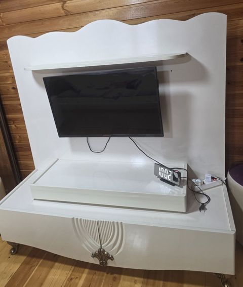 Ağ rəngli TV divar paneli və tumbası dəsti+televizor - Zərif dalğalı — 500 ₼ · Bakı · Televizor altlıqları və standlar Ağ rəngli TV divar paneli və tumbası dəsti+televizor - Zərif dalğalı — Bakı