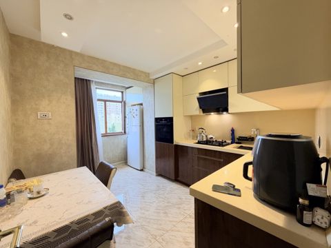 Satılır 3 otaqlı köhnə tikili 75 m² — Bakı