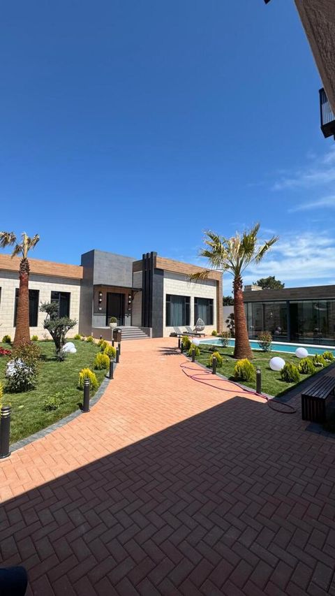 Satılır 5 otaqlı həyət evi/bağ evi 250 m² — 870 000 ₼ · Bakı · Ev, villa Satılır 5 otaqlı həyət evi/bağ evi 250 m² — Bakı