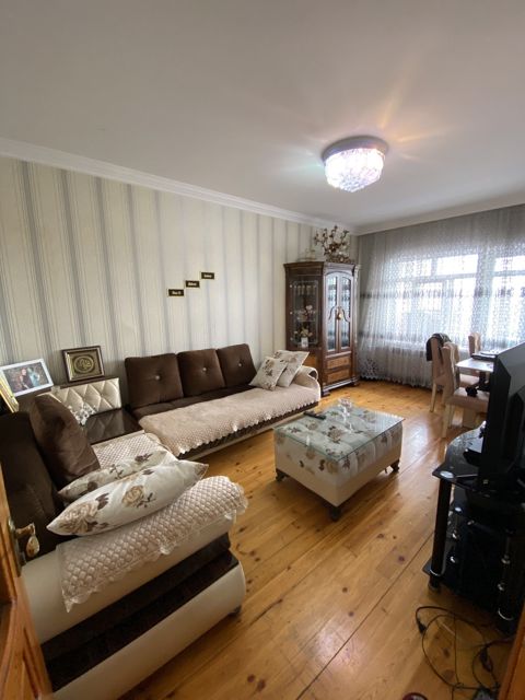 Satılır 2 otaqlı köhnə tikili 58 m² — Bakı