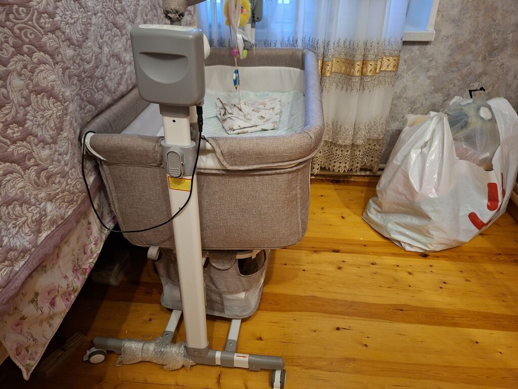 Oğlan və qız üçün, İşlənmiş, Dördbucaq, Beşik, Dəst ilə, Matras ilə, Yellənmə mexanizmi ilə — Bəşikləri, Bakı (2)