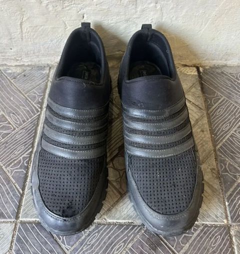 Qara rəngli slip-on kişi idman ayaqqabısı - Model: slip-on (bağsız) — 10 ₼ · Bakı · Krossovkalar Qara rəngli slip-on kişi idman ayaqqabısı - Model: slip-on (bağsız) — Bakı