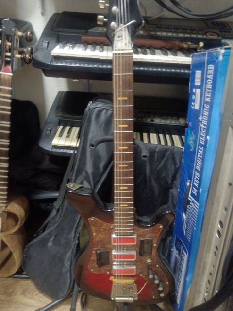 Elektro gitara — Bakı