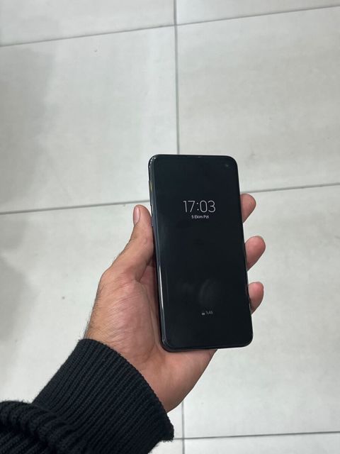 Samsung Galaxy S10e Prism Black 128GB/6GB — Bakı