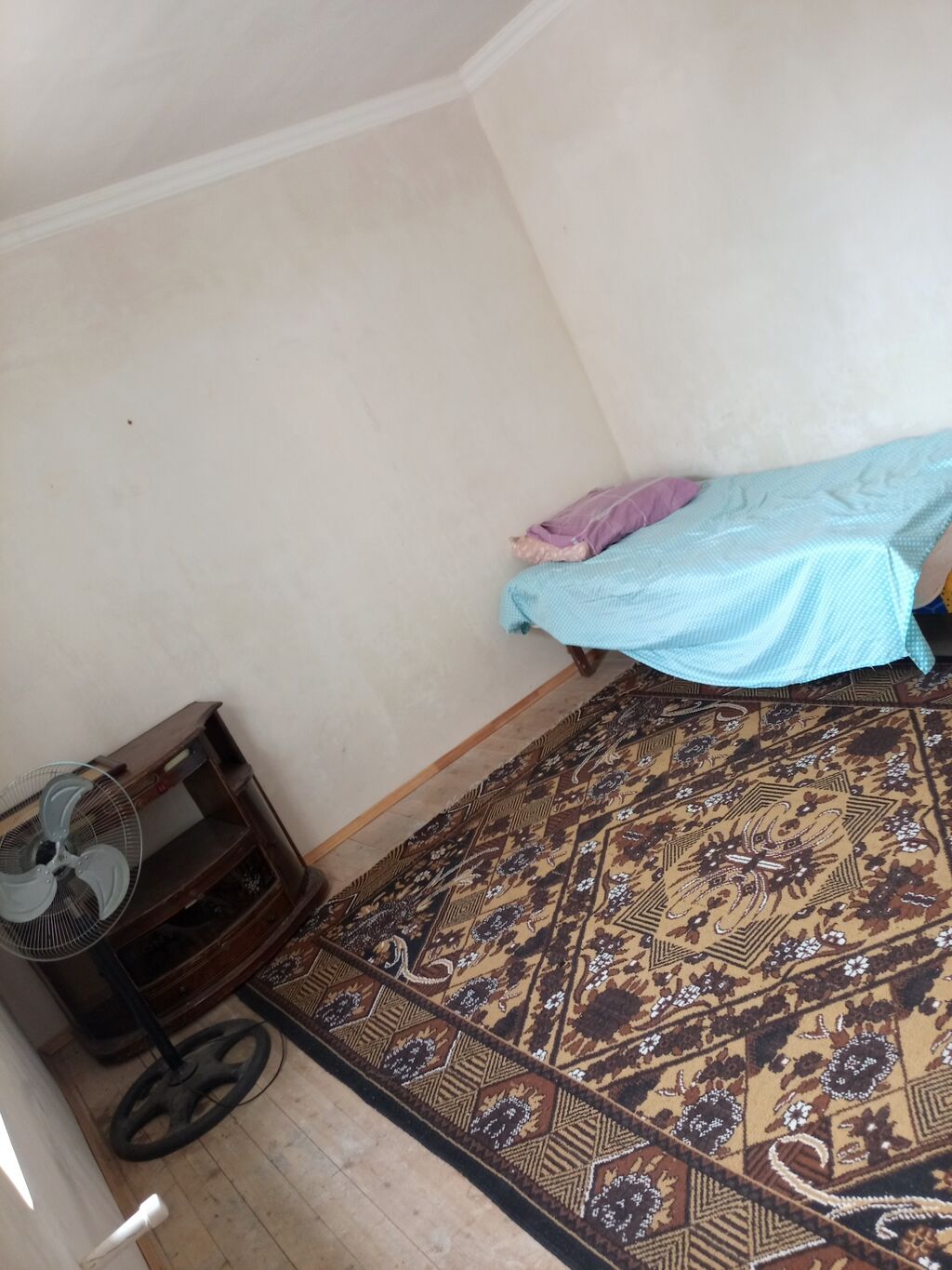 Ev kirayə verilir Aleli adama verlirr kira 300 — Ev, villa, Bakı (5)
