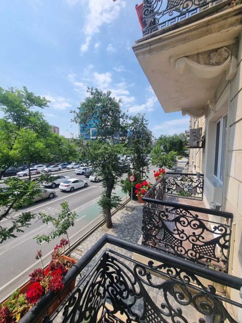 Satılır 3 otaqlı köhnə tikili 80 m² — 320 000 ₼ · Bakı · Mənzil Satılır 3 otaqlı köhnə tikili 80 m² — Bakı