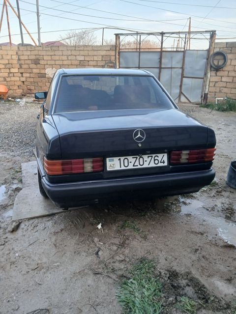 Mercedes-Benz 190 (W201) sedan - Kuzov: 4 qapı, qara rəng - Nömrə — 4 800 ₼ · Sumqayıt · Avtomobillər Mercedes-Benz 190 (W201) sedan - Kuzov: 4 qapı, qara rəng - Nömrə — Sumqayıt