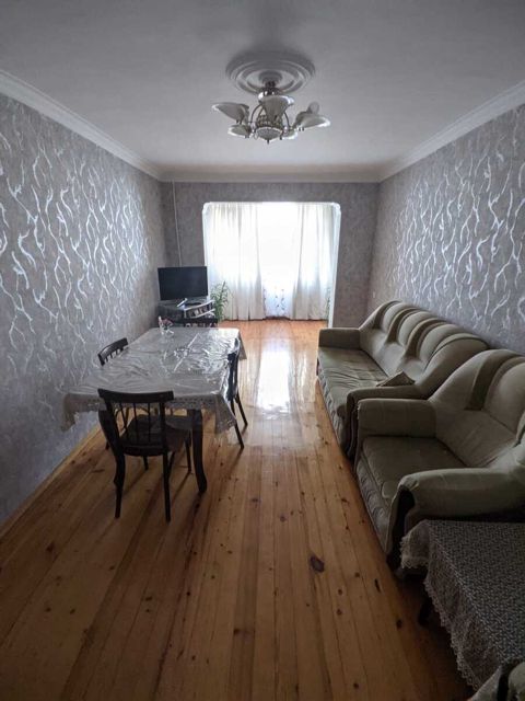 Satılır 4 otaqlı köhnə tikili 110 m² — Bakı