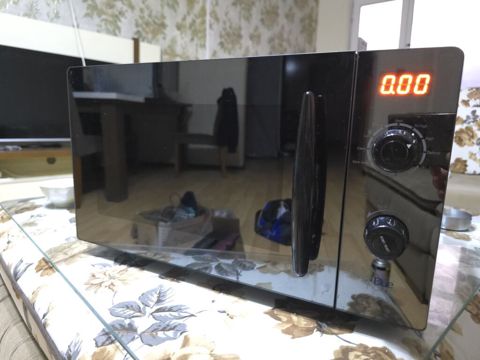 Mikrodalğalı soba – qara şüşə ön panel, LED displey və mexaniki — Bakı