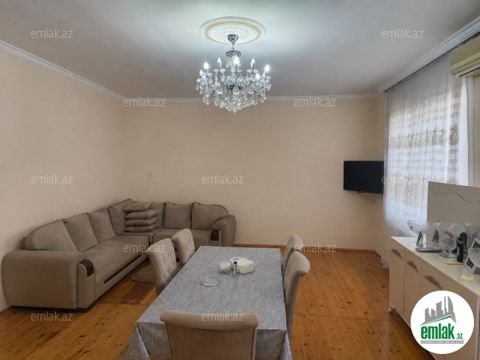 Satılır 4 otaqlı 6 m² həyət evi Saray