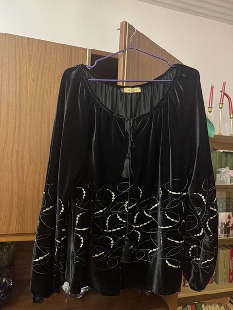 Qadınlar üçün iki hissəli dəst – məxmər tunik və ətək - Material — 100 ₼ · Bakı · Kostyum Qadınlar üçün iki hissəli dəst – məxmər tunik və ətək - Material — Bakı