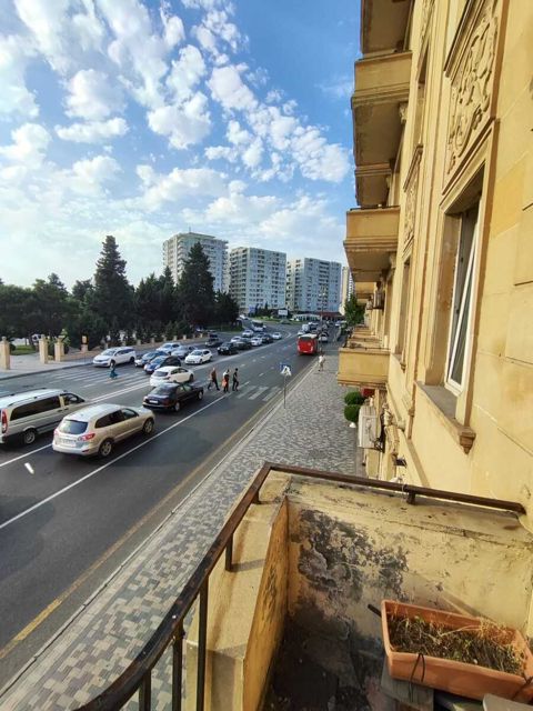 Satılır 3 otaqlı köhnə tikili 80 m² — Bakı